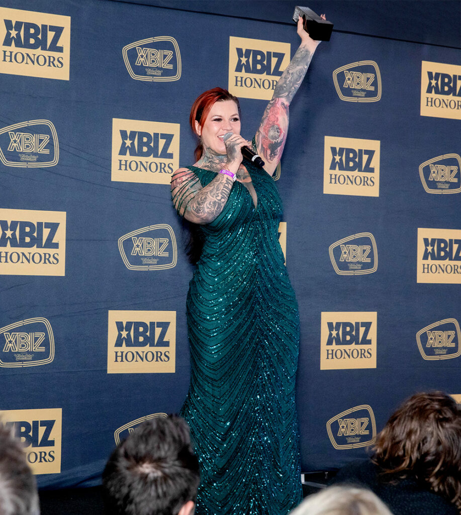 Sabien DeMonia WINS Creator Brand Ambassador Of The Year At XBIZ Executive AwardsRogReviews